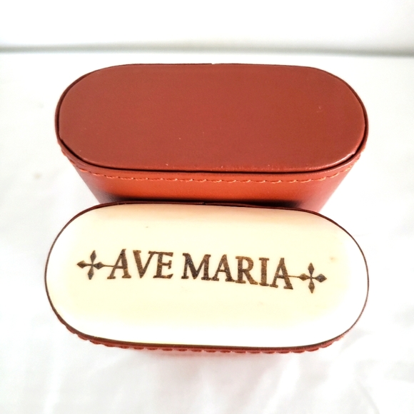 Beautiful Ava Maria Cigar Case Tan Leather - Picture 8 of 9